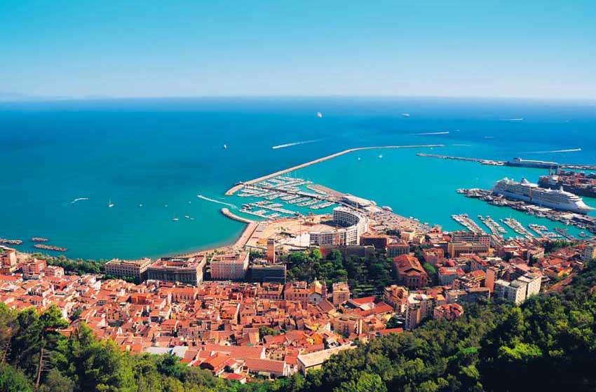 Campania-Salerno-panorama da castello di Arechi-porto-mare