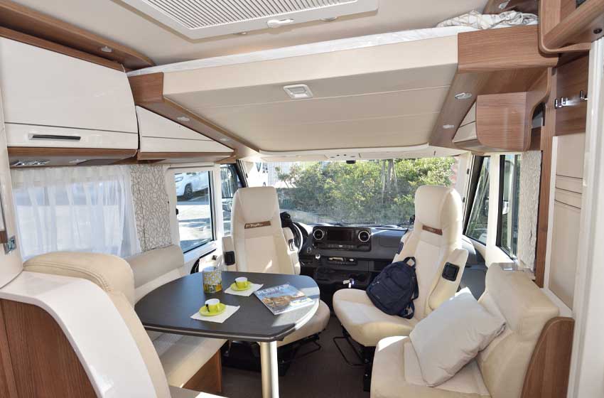 Carthago C-tourer I 143 LE MB living
