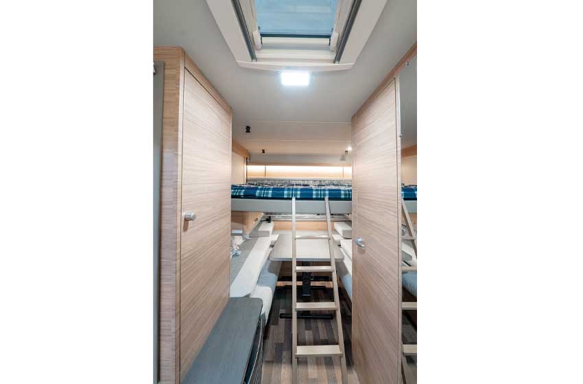 Weinsberg Caraone 390 PUH letto a a discesa