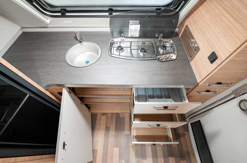 Weinsberg Caraone 390 PUH cucina ad angolo