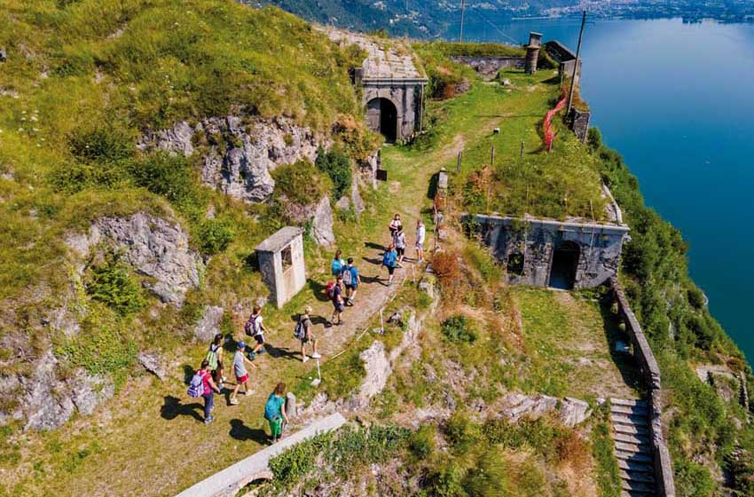Lombardia-Lago d'Idro-Rocca d'Anfo-Visit Brescia-escursionisti in visita