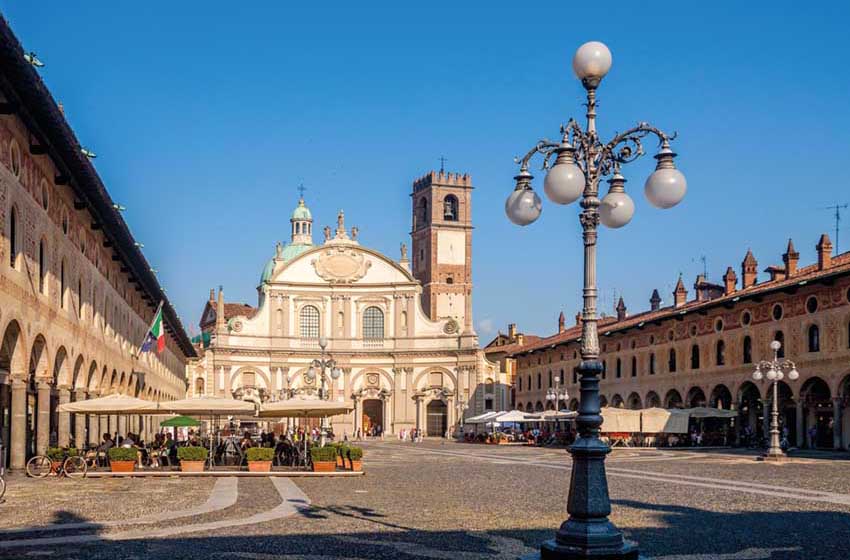 Lombardia-Vigevano-Piazza Ducale