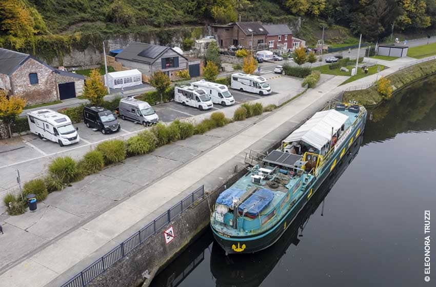 Belgio, Vallonia: l'area camper nei pressi dell'abbazia di Floreffe