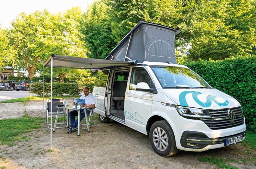 Camper in sosta al camping Sassabanek