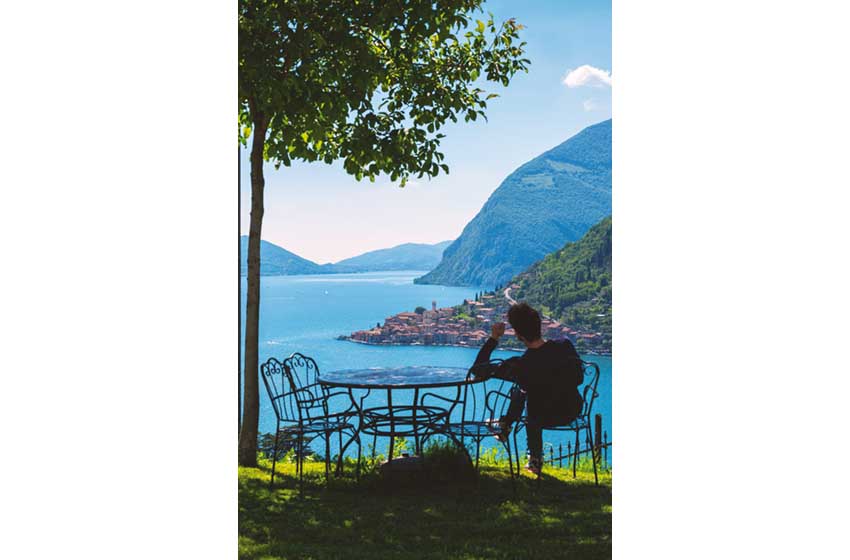 panorama di Monte Isola dalla sponda bresciana del Lago d'Iseo