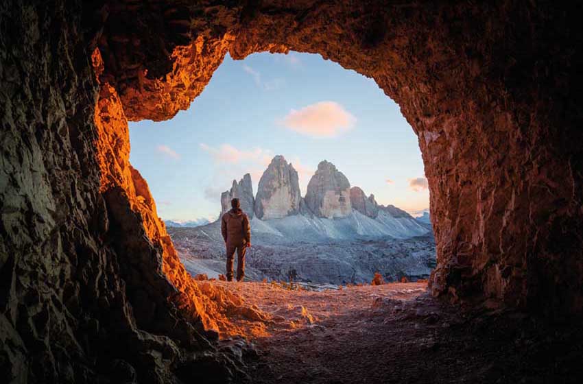 Tre-Cime-di-Lavaredo-Veduta-da-una-grotta