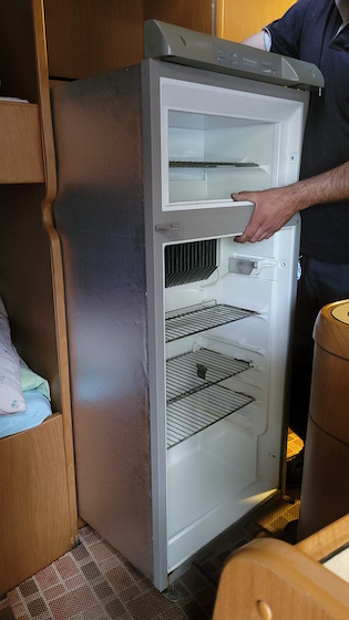sostituire frigorifero camper