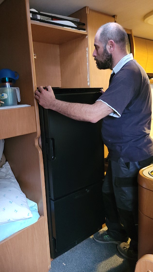 sostituire frigorifero camper