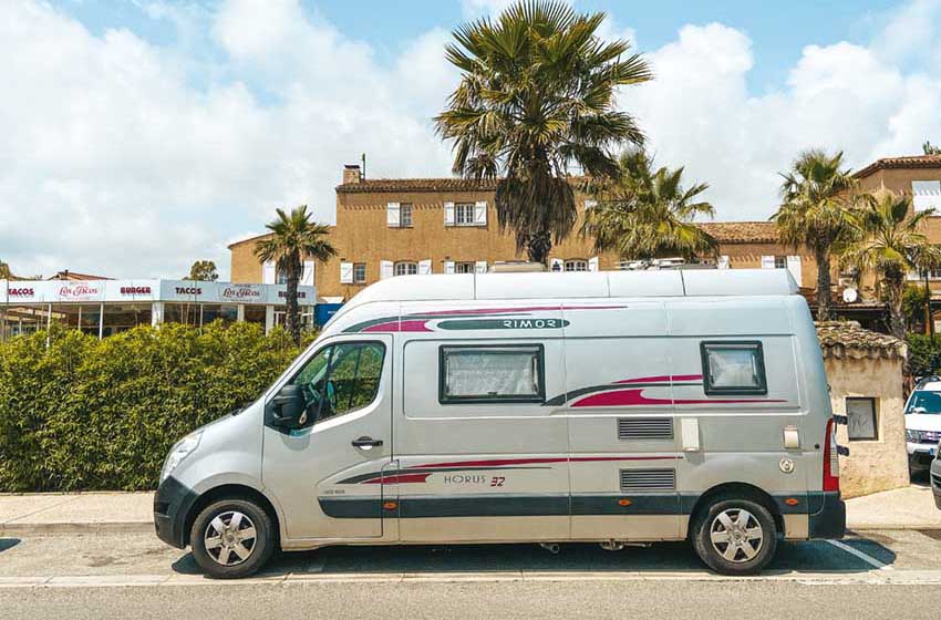 Francia-Port Grimaud-Camper in sosta