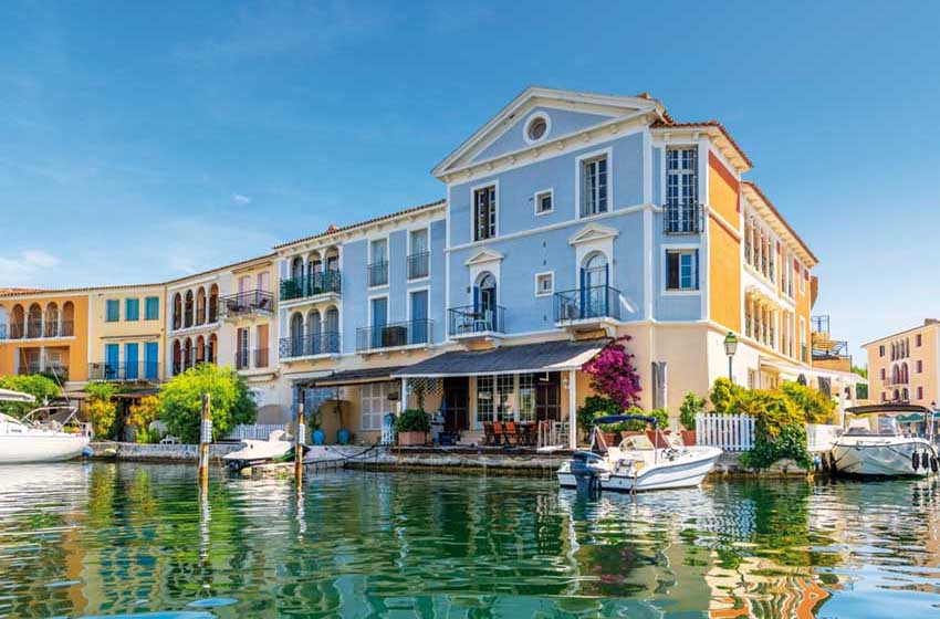 Francia-Port Grimaud-scorcio case pastello