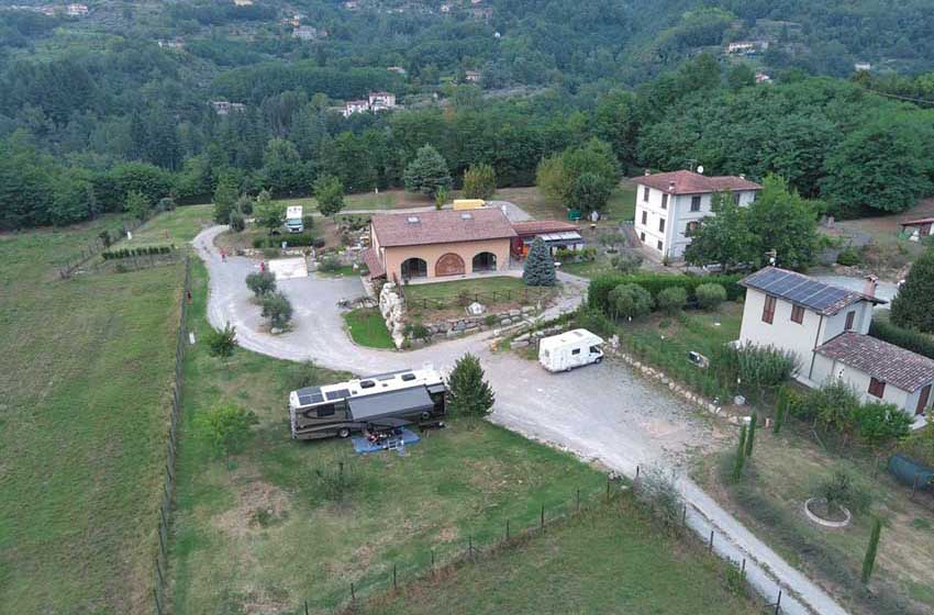 La Cantina del Vino a Barga, l'area di sosta