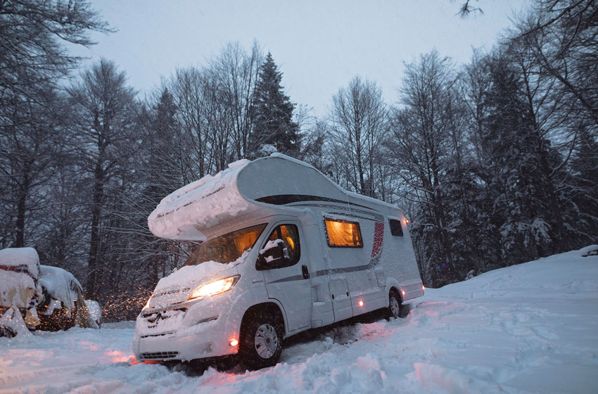 camper nella neve