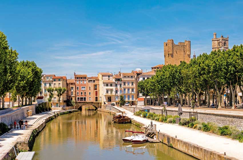 Francia-Narbonne-scorcio fiume e barche