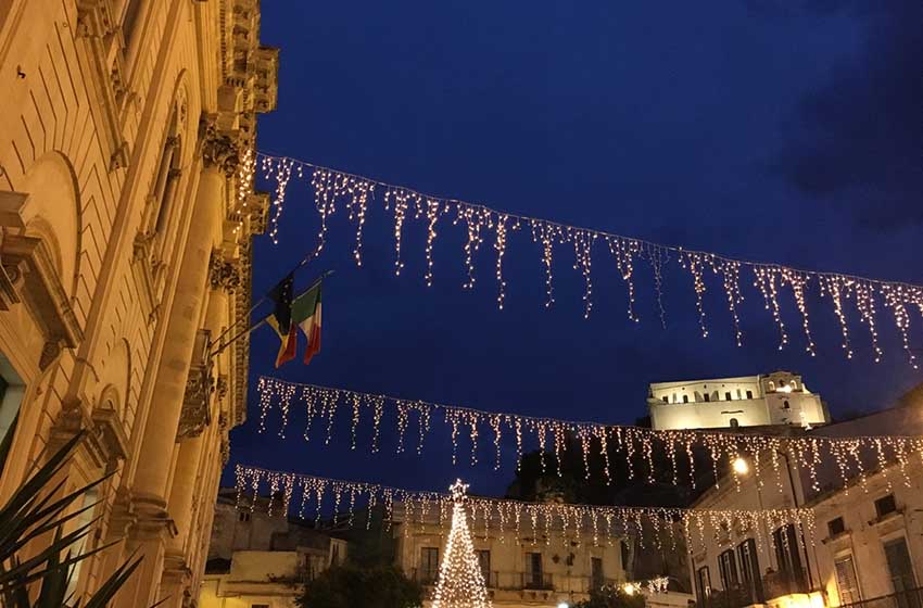 Sicilia-Scicli-luminarie