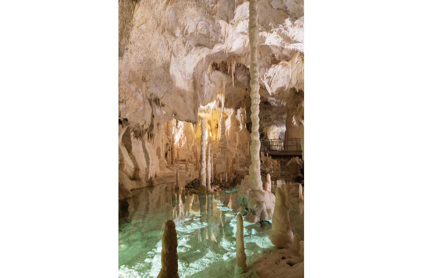 Marche-Grotte di Frasassi-Sala delle Candeline