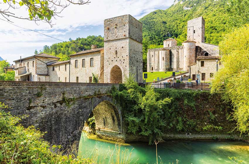 Marche-San Vittore alle Chiuse-ponte