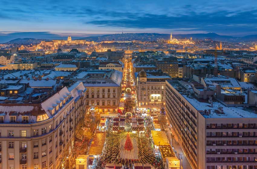 Budapest veduta dall'alto Mercatino natalizio