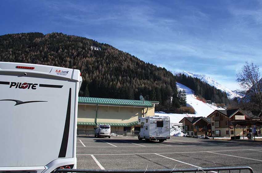 Lombardia-Alta Val Camonica-Area sosta camper Parco degli Orsi.