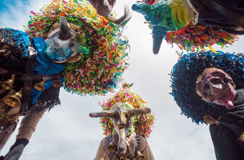 Basilicata-Carnevale-Aliano-sfilata delle maschere