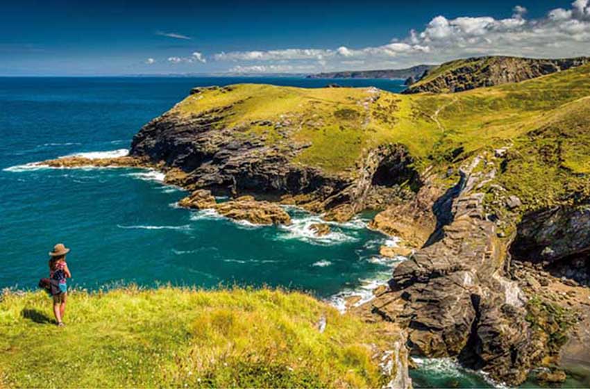 Mete da sogno in camper. La costa della Cornovaglia nei pressi del castello di Tintagel