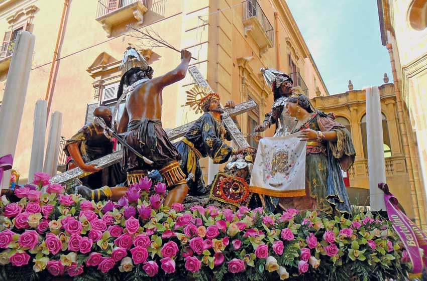 Sicilia-Trapani-Pasqua-Misteri-carro e fiori