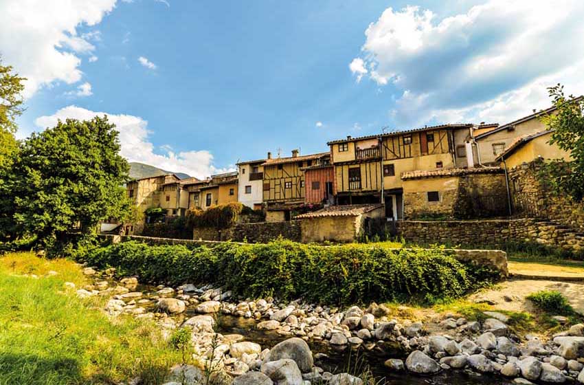 Spagna-Estremadura-Hervás-scorcio-case sul torrente