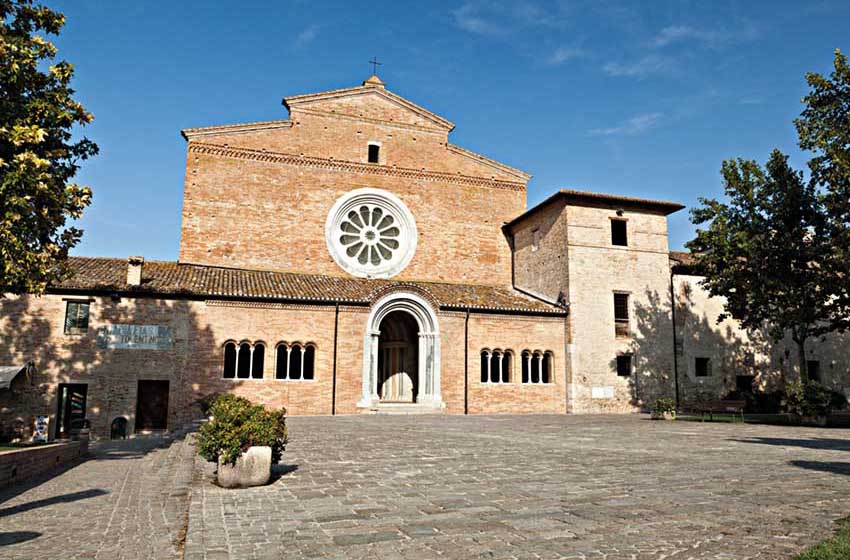 Marche-Abbadia di Fiastra-Abbazia Chiaravalle di Fiastra