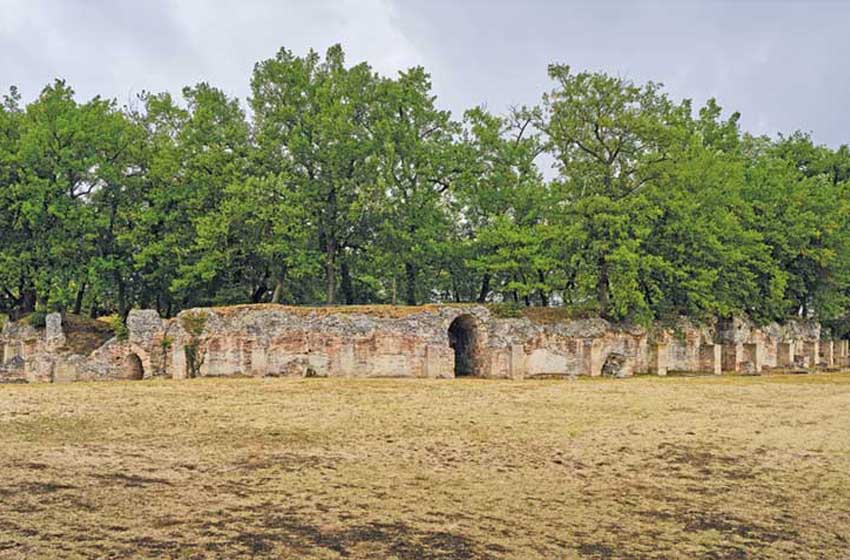 Marche-Urbisaglia-Anfiteatro romano-resti