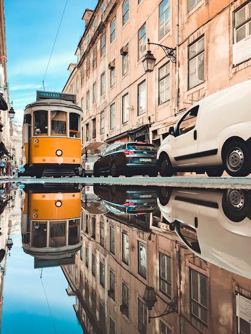 riflessi in una pozzanghera