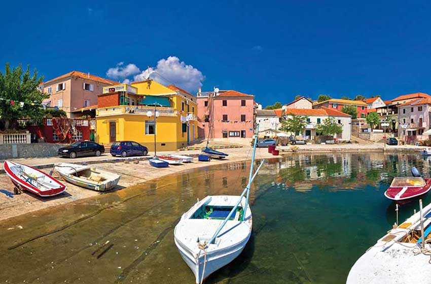 Croazia-Dugi Otok-Sali-porticciolo-barche sul mare