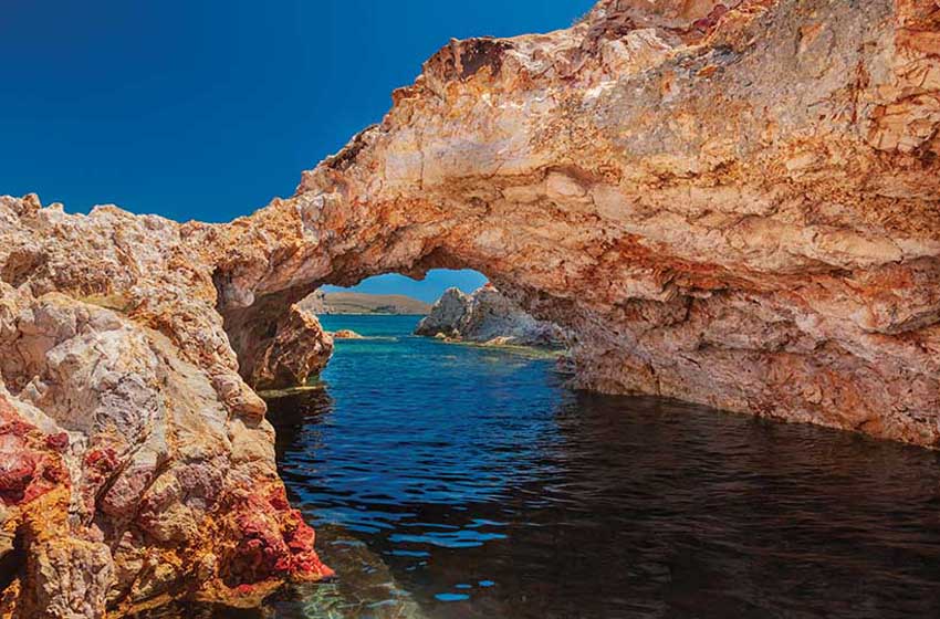 Grecia-Lemno-Rocce in prossimità della spiaggia di Mikro Fanaraki