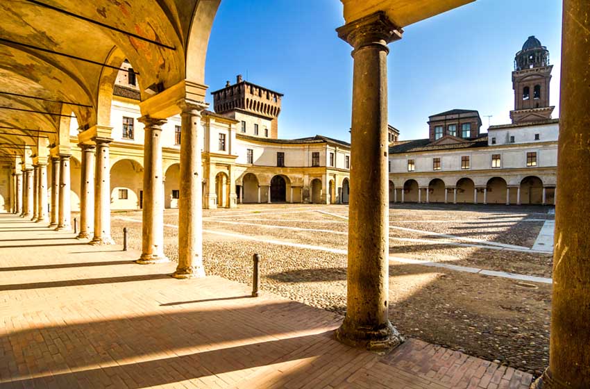 Lombardia-Mantova-Palazzo Ducale-cortile interno