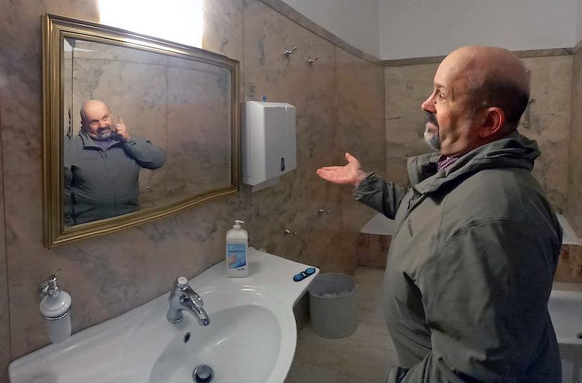 osservarsi allo specchio