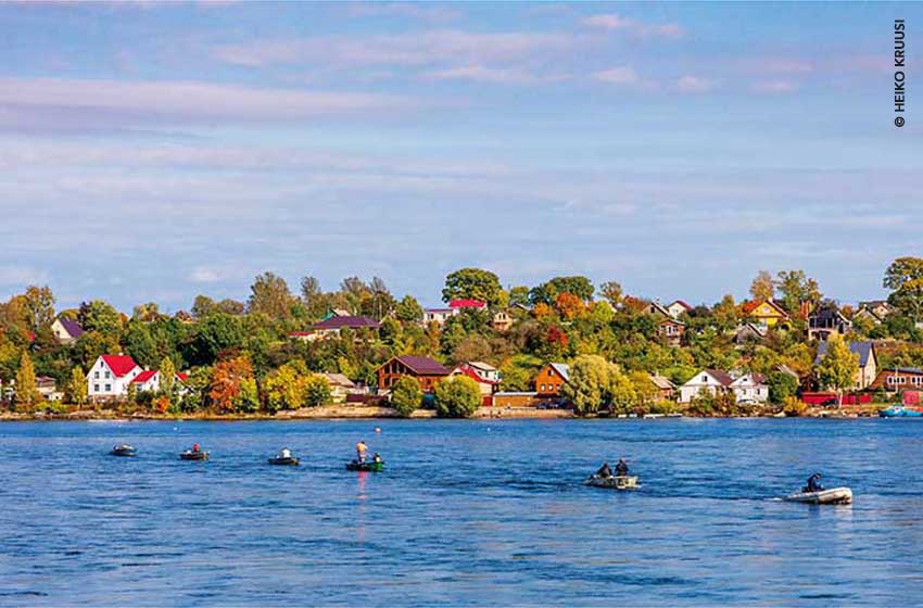Estonia-Narva-Fiume-barche-Ph. Heiko Kruusi