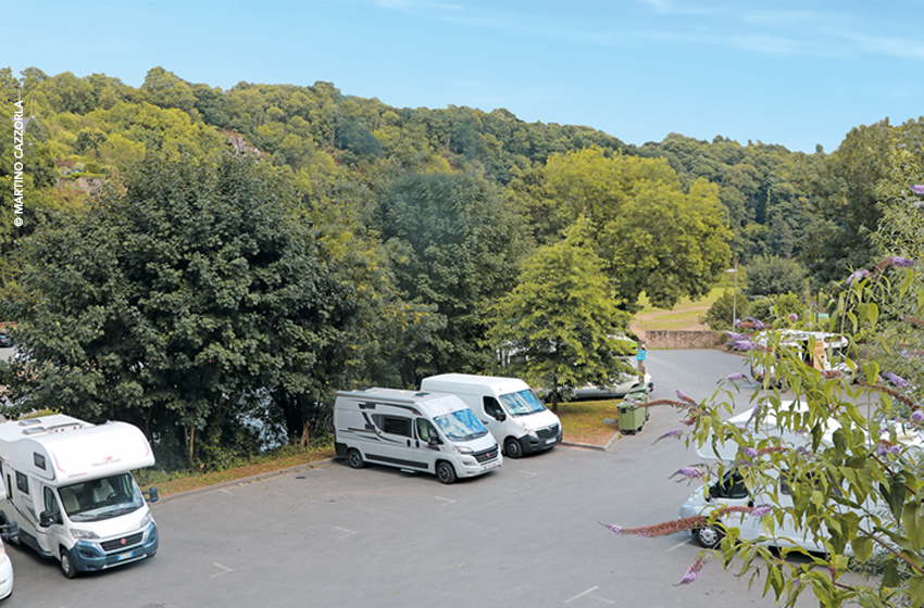 Bretagna, un parcheggio per camper a Dinan