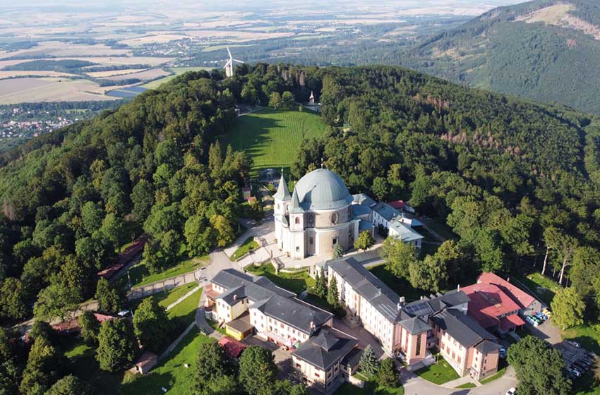 Repubblica Ceca-Monte Hostyn-Basilica dell'Assunzione della Vergine Maria dall'alto-collina