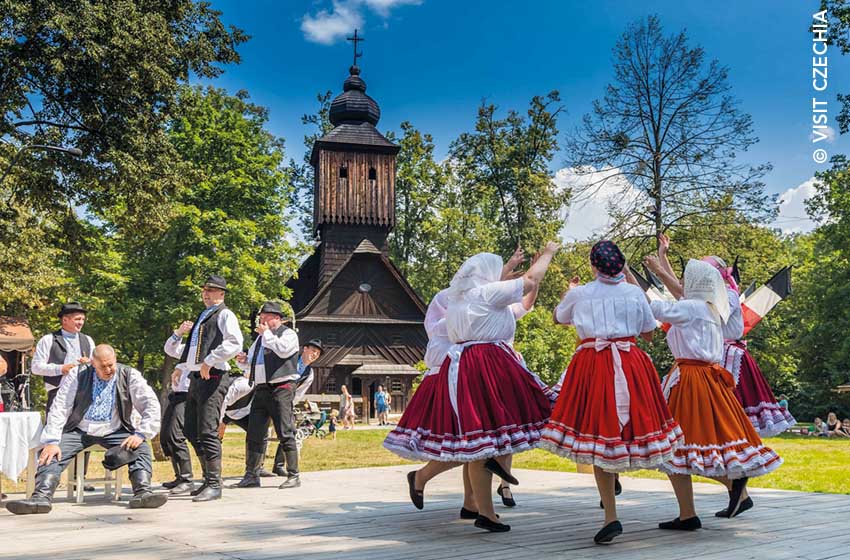 Repubblica Ceca-Pustevny-Figuranti in costume tradizionale-Ph. Visit Czechia