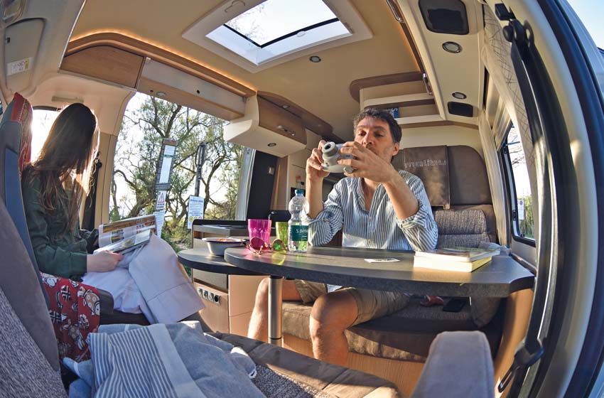 momenti a bordo del Malibu Van Diversity Coupe 640 LE K Charming