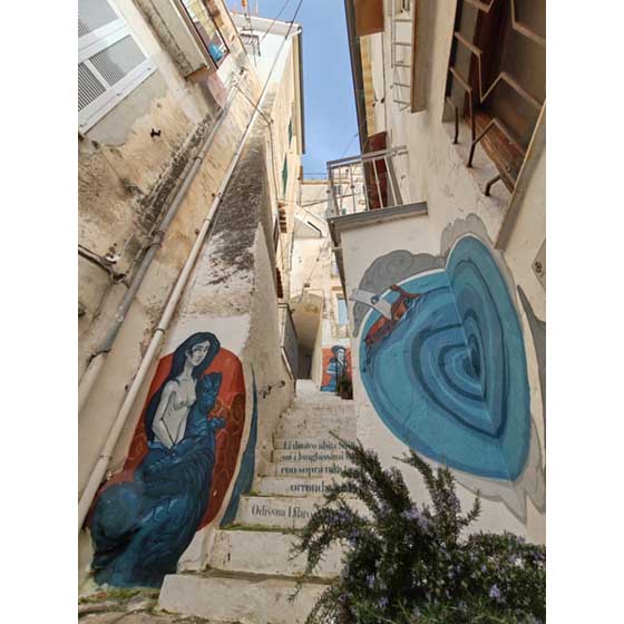 Lazio-Sperlonga-murales Oissea-scalinata-versi