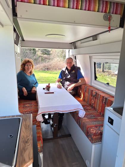 camper su misura dinette