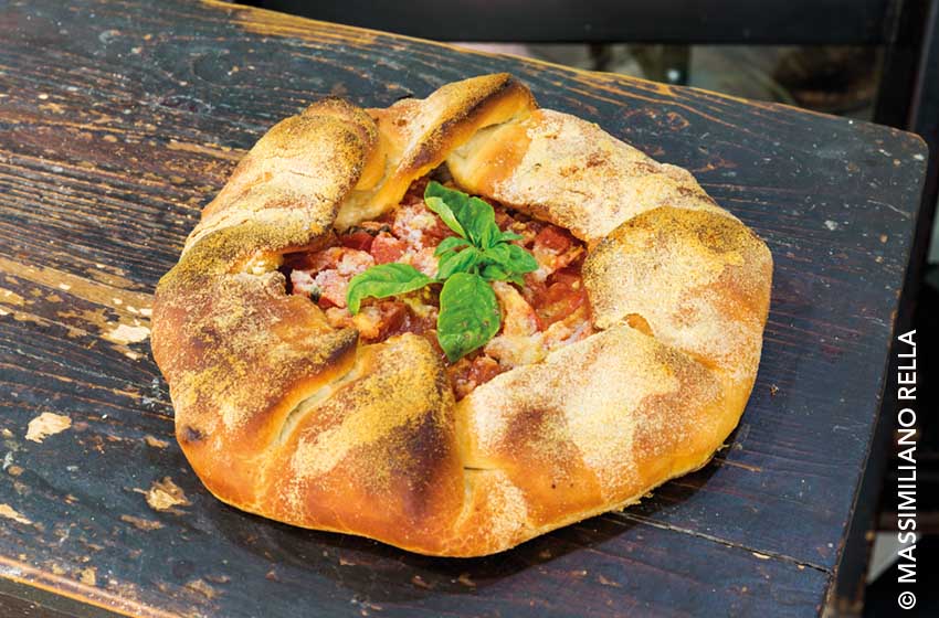 Sardinia-Sulcis Iglesiente-Iglesiente focaccia from the Vargiu 1891 bakery-Ph. Massimiliano Rella
