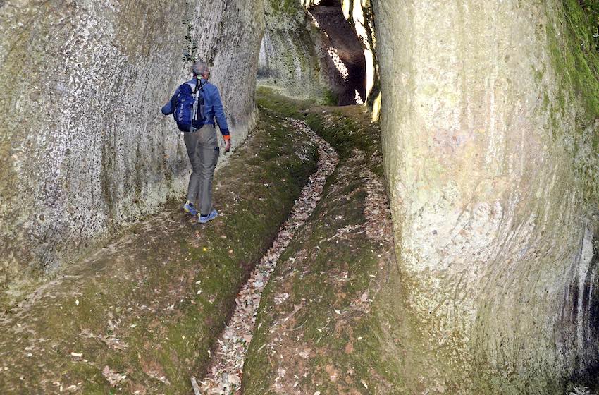 camminate in italia città del tufo
