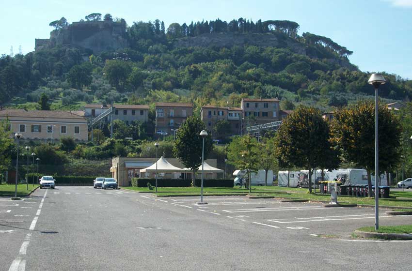 Umbria-Orvieto-area di sosta Renzo Battistelli-piazzole e camper