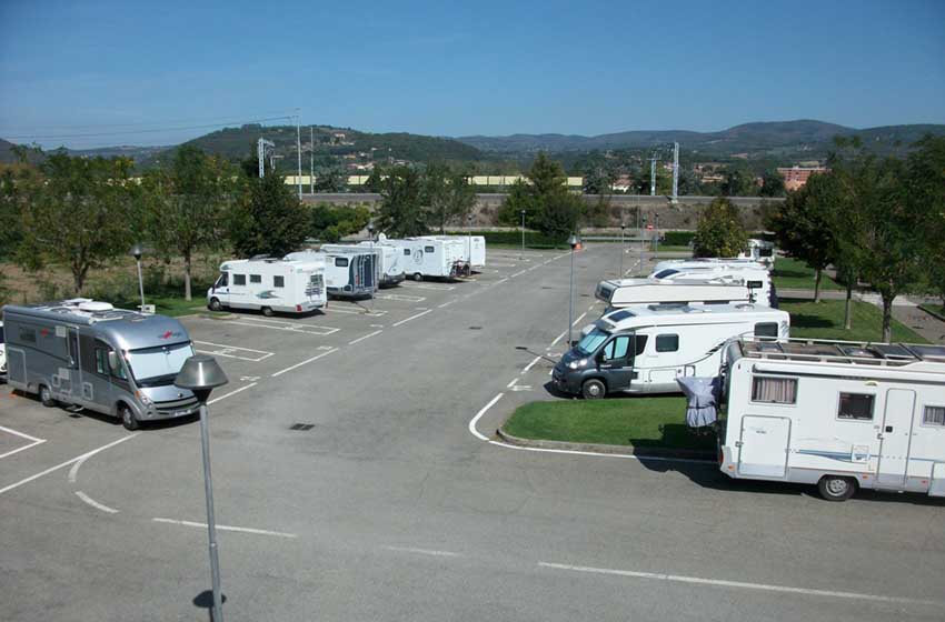 Umbria-Orvieto-area di sosta Renzo Battistelli-piazzole e camper