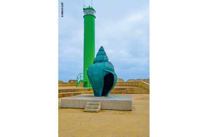 Ostenda: il Monumento alla Conchiglia, installazione in bronzo dell'artista belga Stief DeSmet, realizzata in occasione dell'edizione 2018 della Triennale di Beaufort