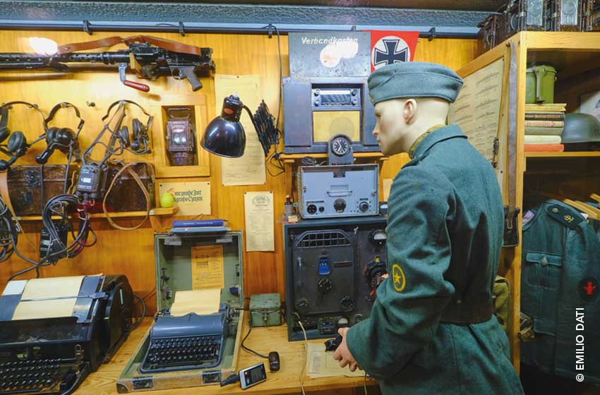 Ostenda, la ricostruzione di un reparto telegrafico della Seconda Guerra Mondiale in un bunker del Vallo Atlantico