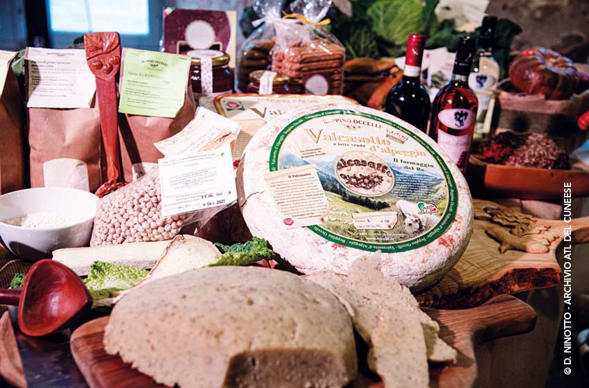Piemonte-Pamparato-Formaggio Occelli al Castello di Casotto-Ph. D. Ninotto - Archivio ATL del Cuneese