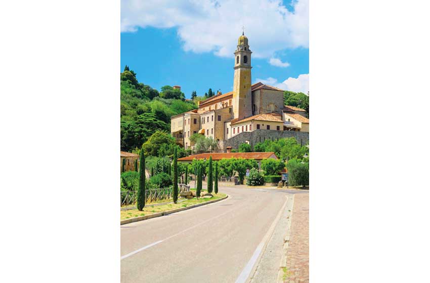 Veneto-Arquà Petrarca-scorcio dalla strada