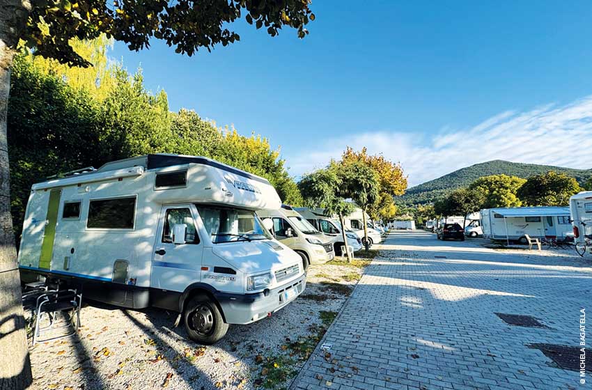 L'area di sosta Blue Lake camper di Trevignano Romano