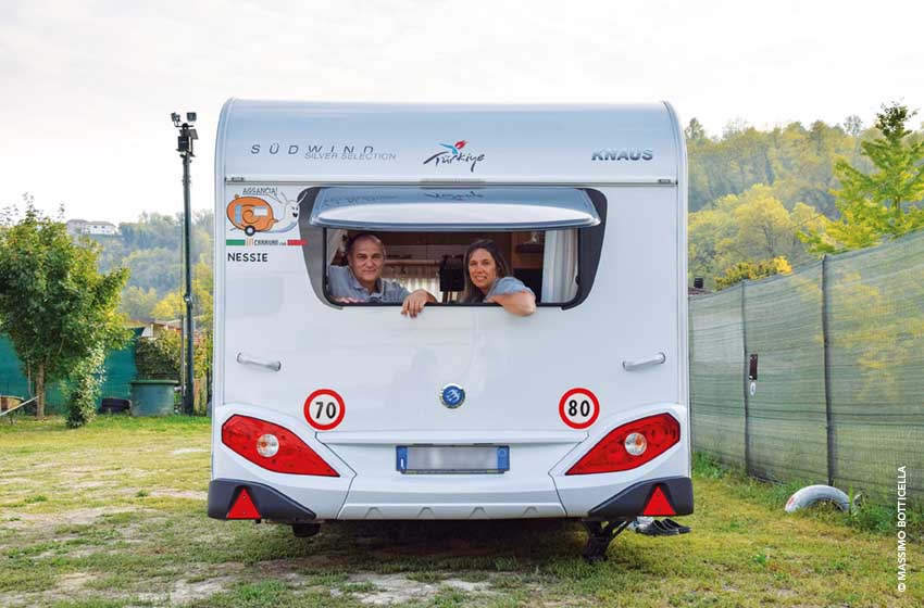 Marocco-Massimo ed Emiliana in caravan-Ph. Massimo Botticella.